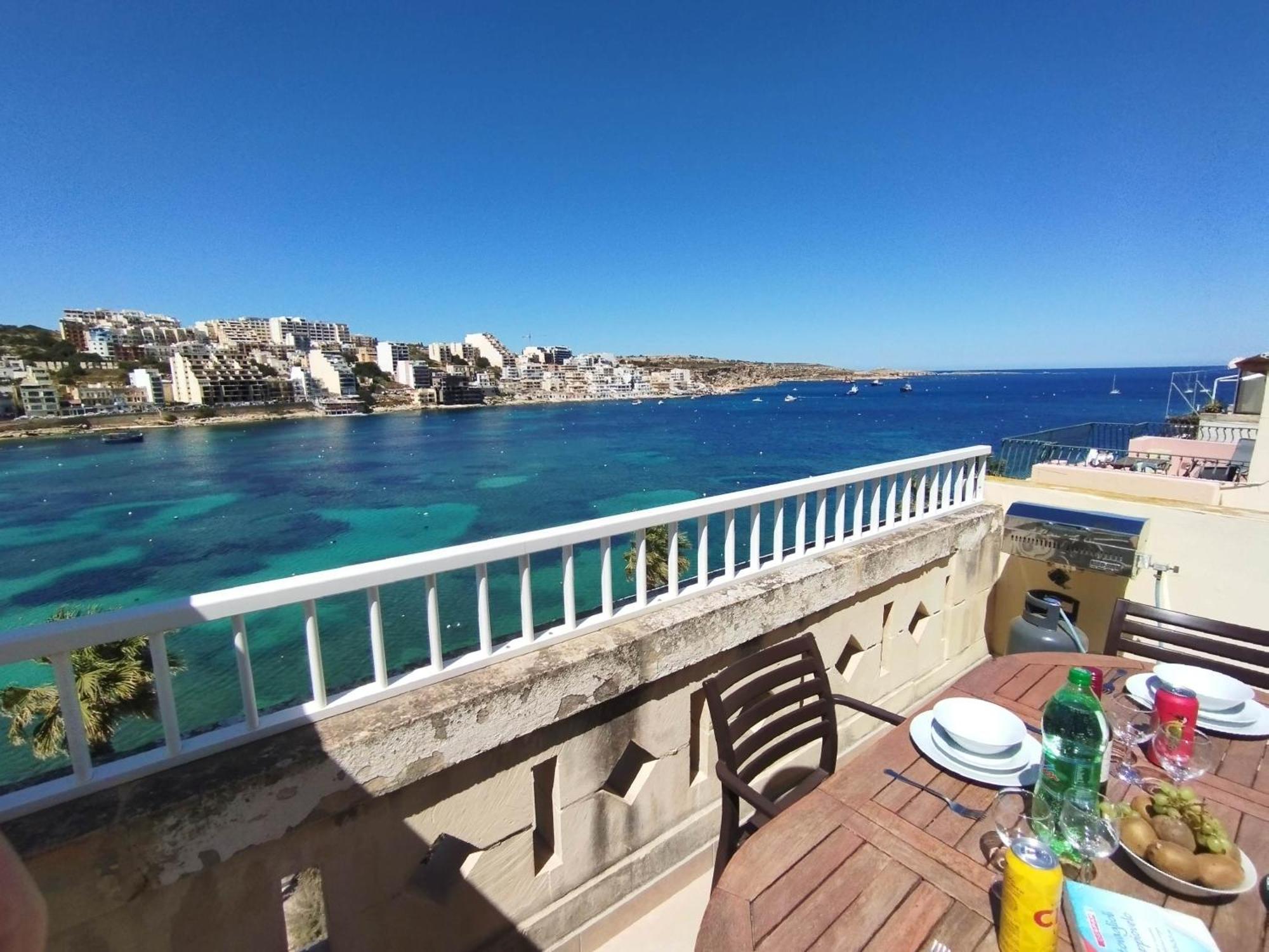 Blue Harbour Seafront Penthouse With Large Terrace With Panoramic Sea Views - By Getawaysmalta Apartamento St. Paul's Bay Exterior foto