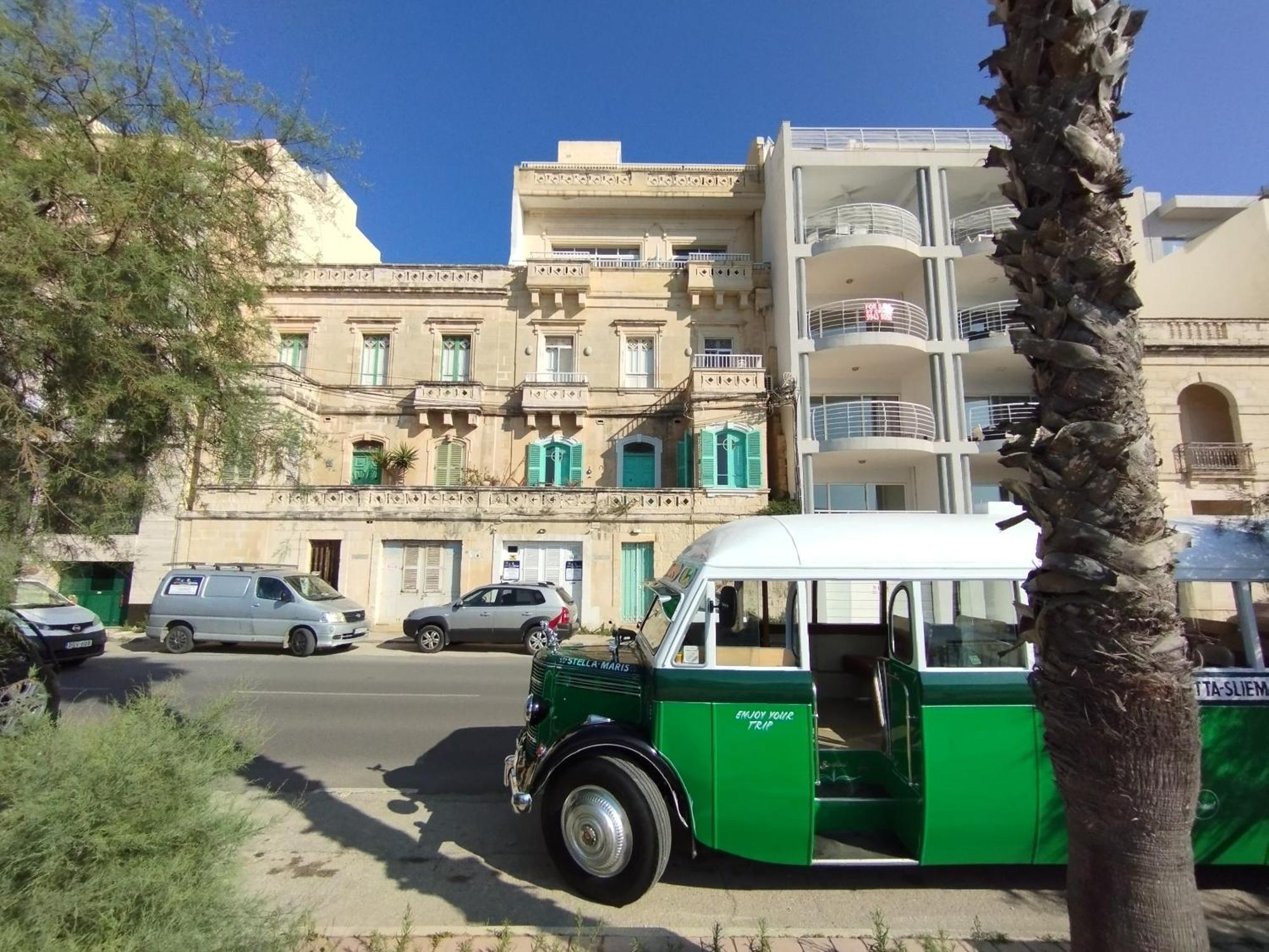 Blue Harbour Seafront Penthouse With Large Terrace With Panoramic Sea Views - By Getawaysmalta Apartamento St. Paul's Bay Exterior foto