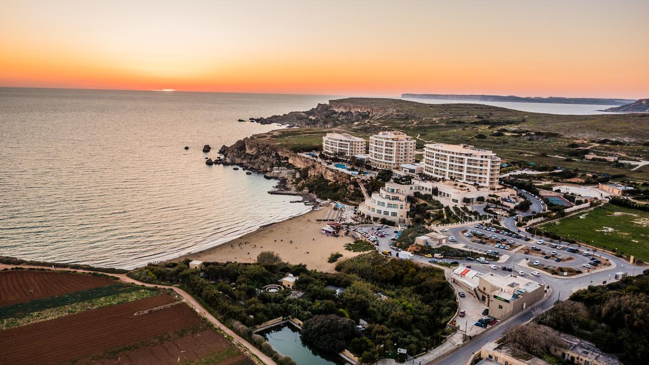 Blue Harbour Seafront Penthouse With Large Terrace With Panoramic Sea Views - By Getawaysmalta Apartamento St. Paul's Bay Exterior foto