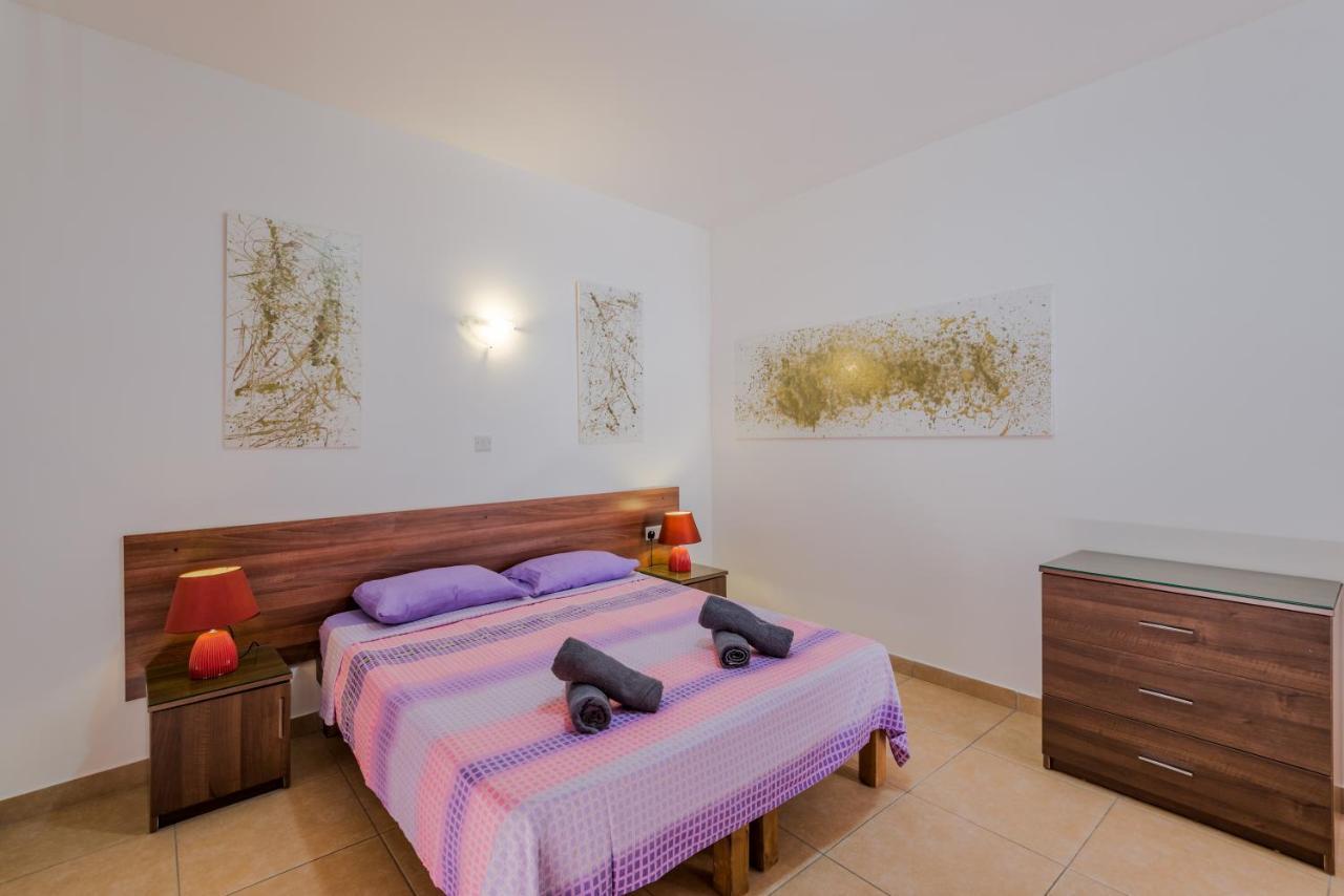 Blue Harbour Seafront Penthouse With Large Terrace With Panoramic Sea Views - By Getawaysmalta Apartamento St. Paul's Bay Exterior foto